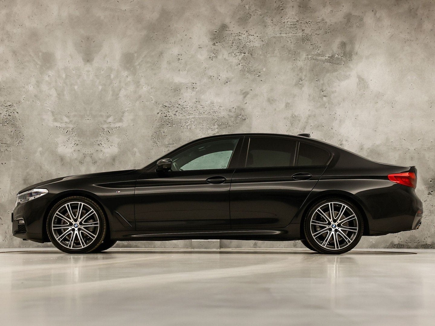 BMW 5 Serie 520i M Sport High Executive 184Pk Automaat (GROO, Automaat, Achterwielaandrijving, Gebruikt, 4 cilinders