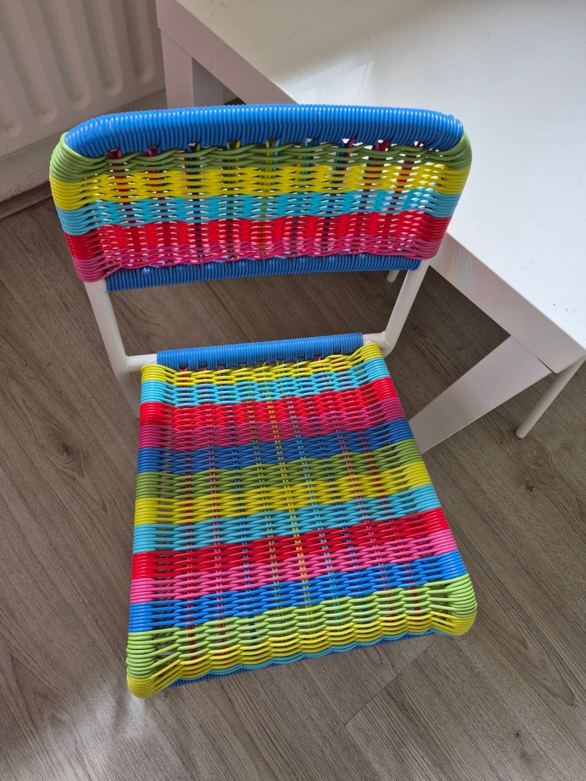 Ikea kindertafel met 2 vrolijke stoeltjes, Ophalen, Zo goed als nieuw, Tafel(s) en Stoel(en)