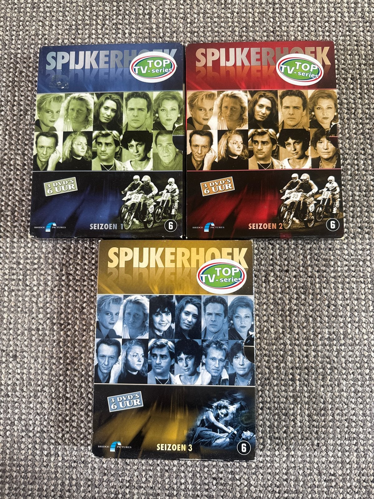 Spijkerhoek - Seizoen 1, 2 en 3 DVD Boxset, Cd's en Dvd's, Seizoen 1, Nederlands, Drama, Zo goed als nieuw