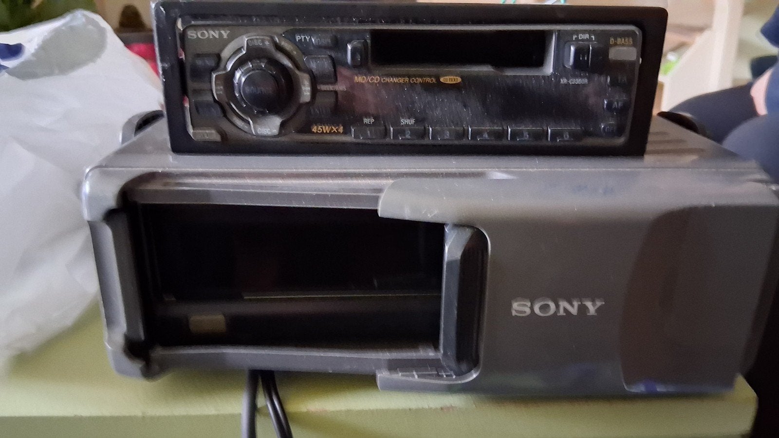 Sony autoradio met CD-wisselaar (CDX-C2300R), Ophalen