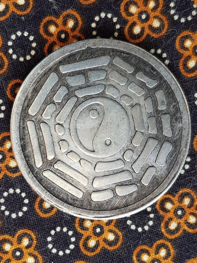 Mooie grote oude zilverbrons Yin Yang penning uit China., Antiek en Kunst, Kunst | Niet-Westerse kunst, Zilver, Overige typen