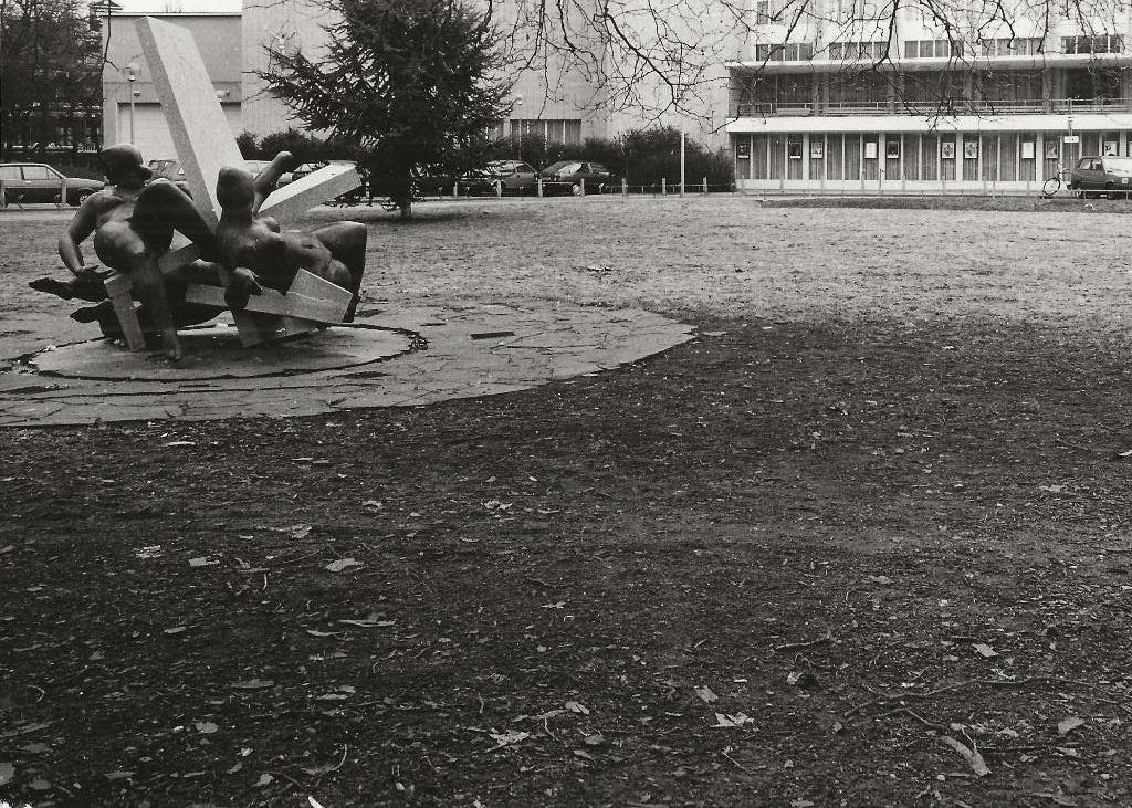 Utrecht Beelden van naakte vrouwen  bij Stadsschouwburg, Verzamelen, Ophalen of Verzenden, 1940 tot 1960, Ongelopen, Utrecht