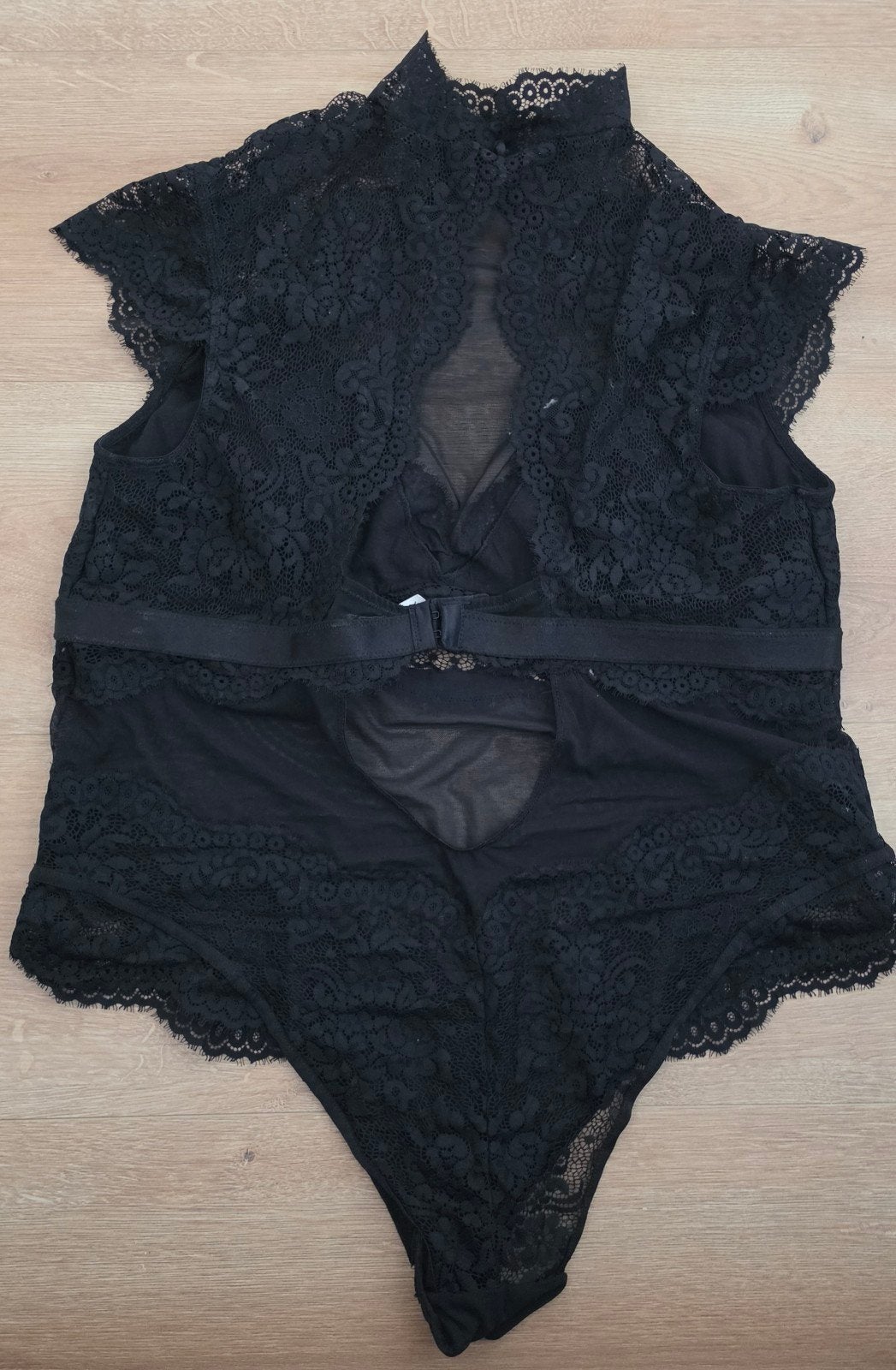Hunkemöller Zwarte Kanten Transparante Body met Col, Ophalen of Verzenden, Zwart, Body of Korset