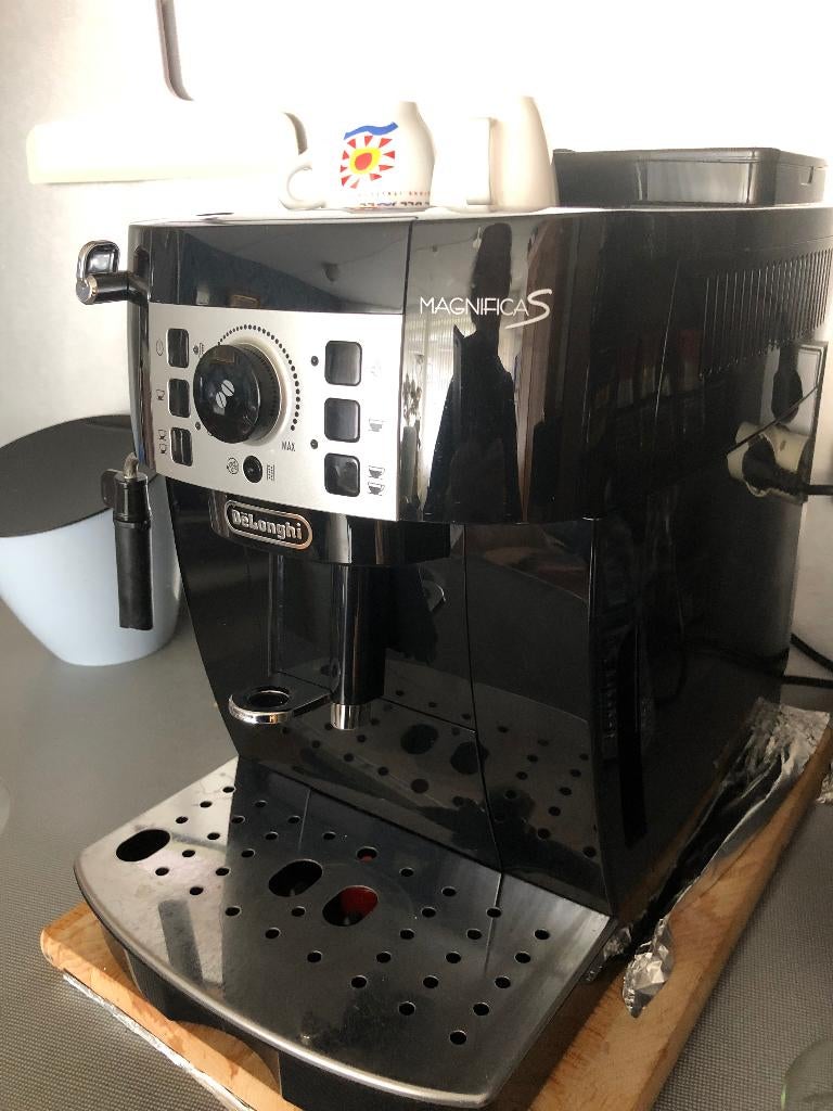EXPRESSO KOFFIE APPERAAT DE LONGHI -MAGNITICAS, Witgoed en Apparatuur, Koffiezetapparaten, Gebruikt, Espresso apparaat, 2 tot 4 kopjes
