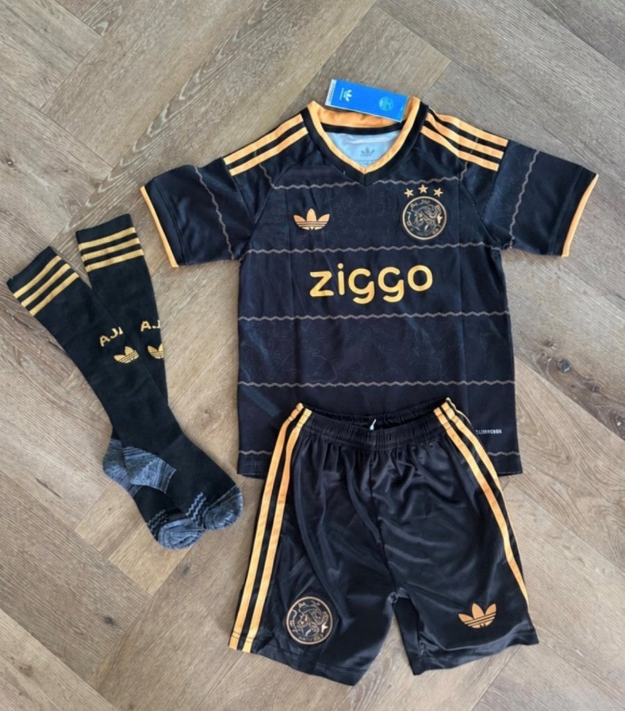 Nieuwe Ajax uittenue 26/27 kids size 122/128 nieuw tenue, Verzenden, Nieuw, Jongen of Meisje, Setje