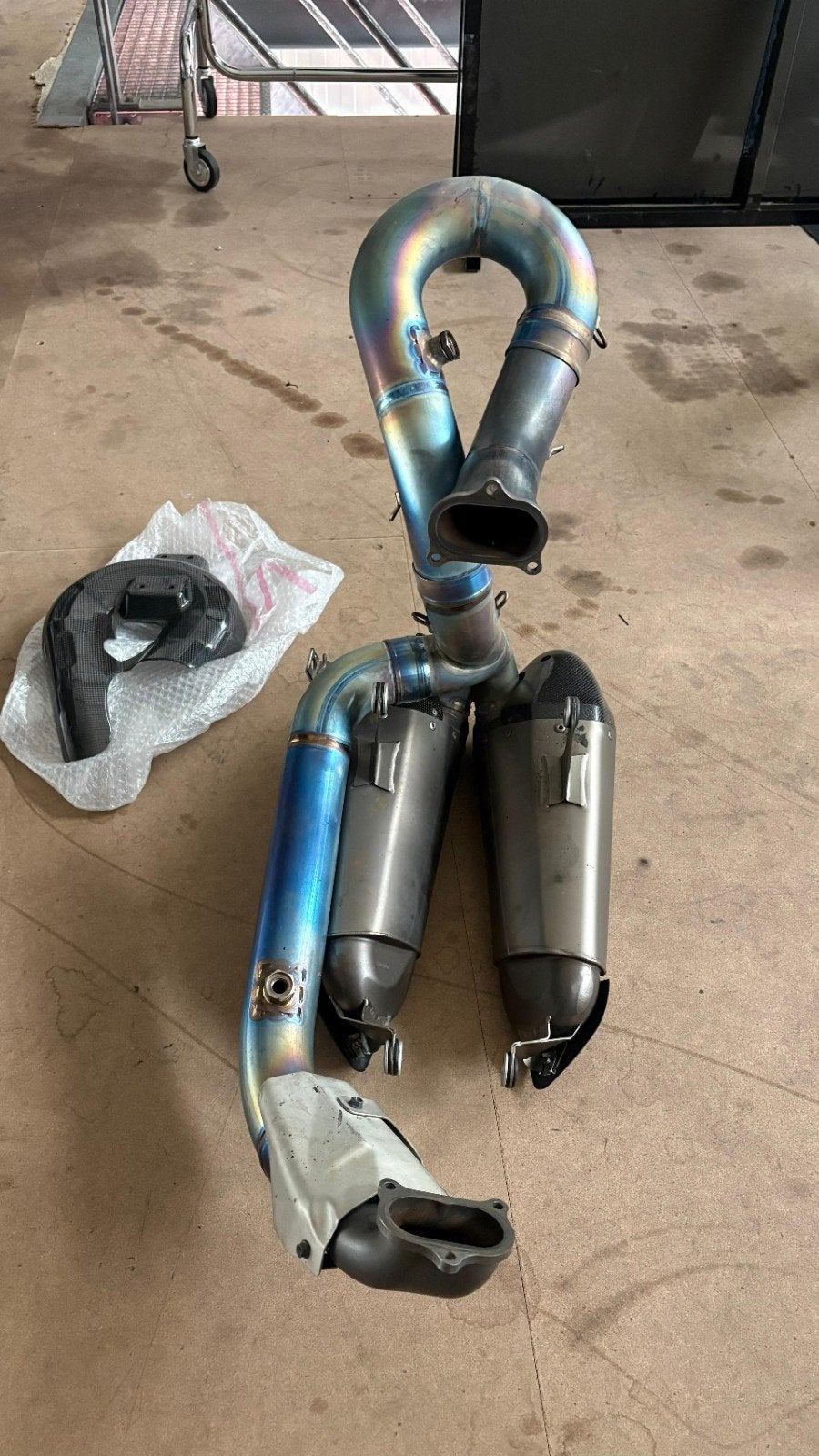 Te koop , Titanium AKRAPOVIC  systeem voor Ducati, Particulier