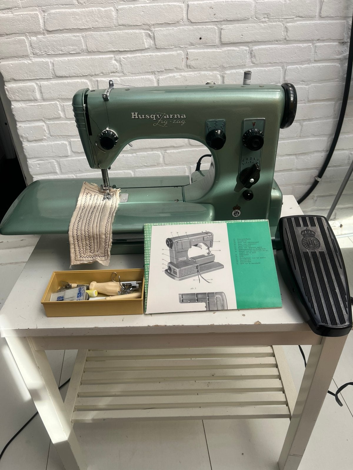Husqvarna naaimachine, Ophalen