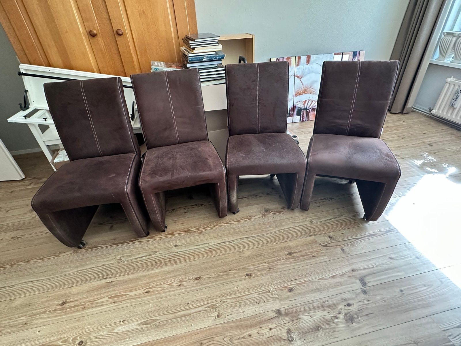 Set van 4 bruine eetkamerstoelen met wieltjes, Ophalen, Gebruikt, Bruin, Vier