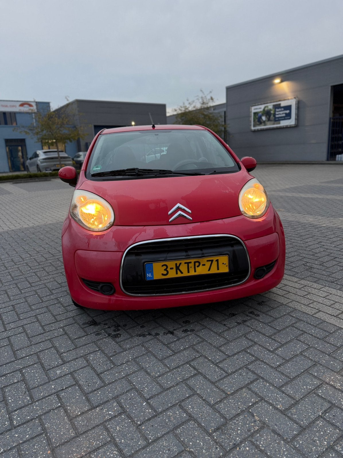 Citroën C1 1.0 5-DRS 2010 Rood, Auto's, Voorwielaandrijving, Zwart, 4 stoelen, C1