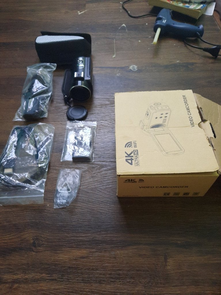 Mooie camera met statief amper gebruikt, Ophalen, Kantelbaar/draaibaar scherm, Zo goed als nieuw, Geheugenkaart