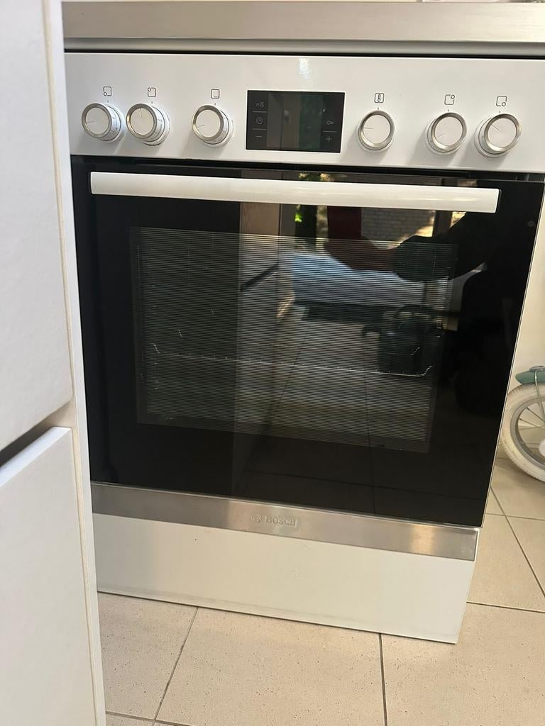 Bosch Fornuis met Oven - Wit, Vrijstaand, Witgoed en Apparatuur, Fornuizen, Gebruikt, Vrijstaand, Elektrisch, 4 kookzones, 85 tot 90 cm