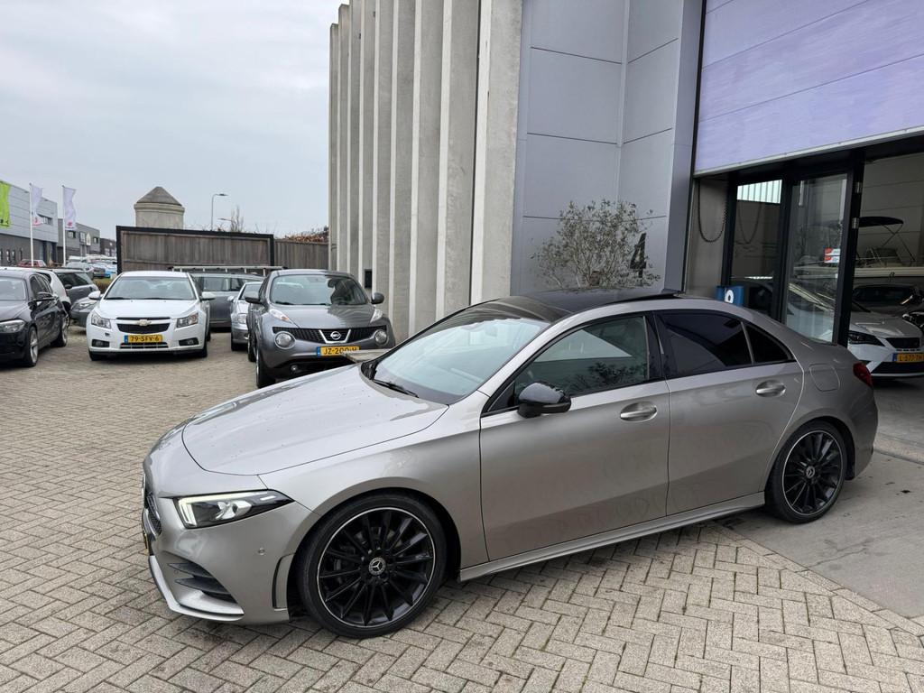 Mercedes-Benz A-klasse 180 d AMG Edition! Limo! Automaat! PA, Gebruikt, 4 cilinders, 116 pk, Origineel Nederlands