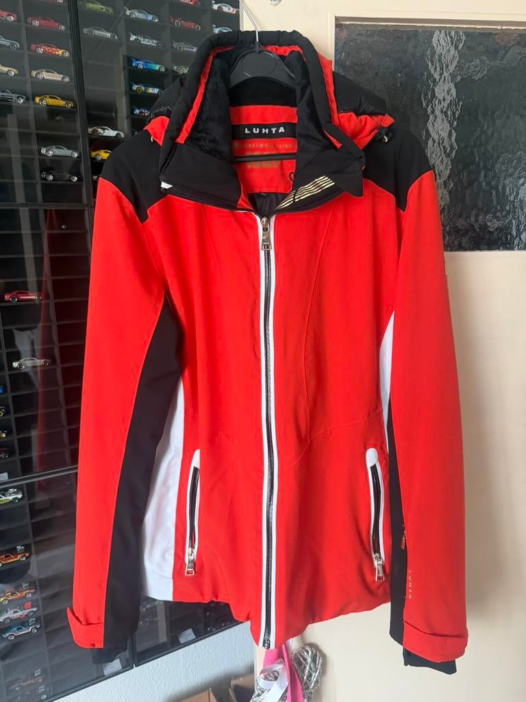 Luhta dames ski jas maat 48, Kleding | Dames, Wintersportkleding, Zo goed als nieuw, Jack, Maat 46/48 (XL) of groter, Ophalen of Verzenden