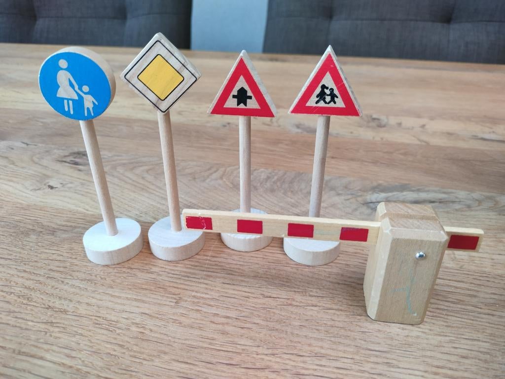 Verkeersborden houten speelgoed €3,-, Ophalen of Verzenden, Zo goed als nieuw, Overige typen