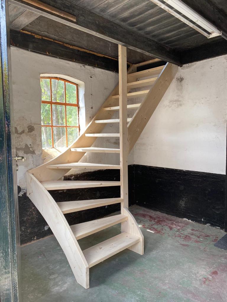 houten trap met of zonder half/kwartslag, vuren houten trap, Ophalen, Nieuw