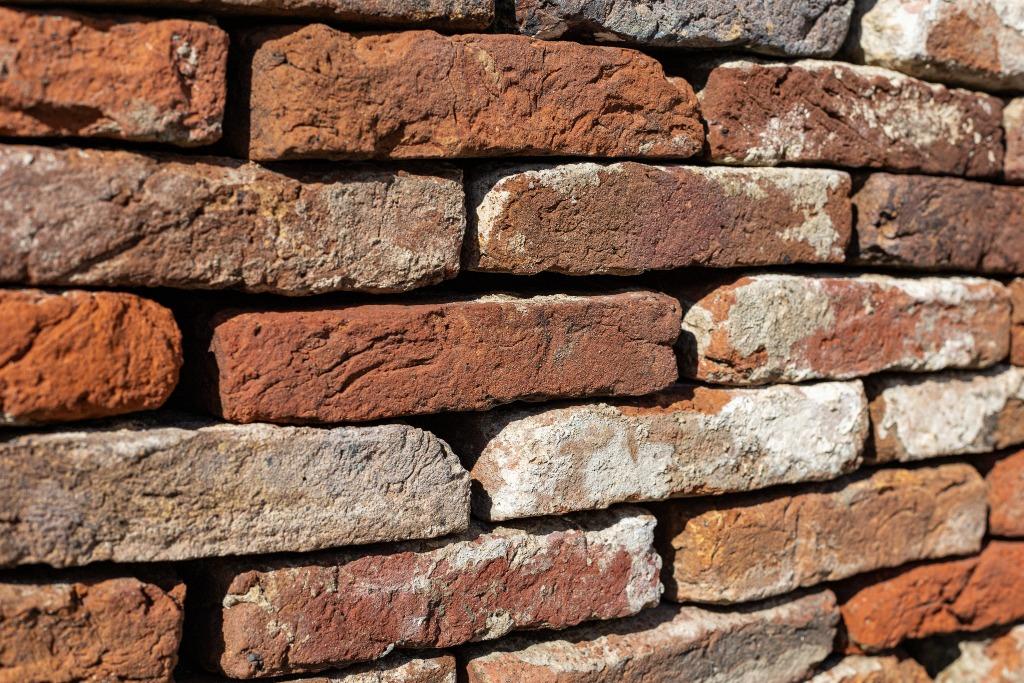 Antieke rode handvorm rijntjes rijnstenen ca 18x4 3.500 st!, Ophalen of Verzenden, Gebruikt, Bakstenen