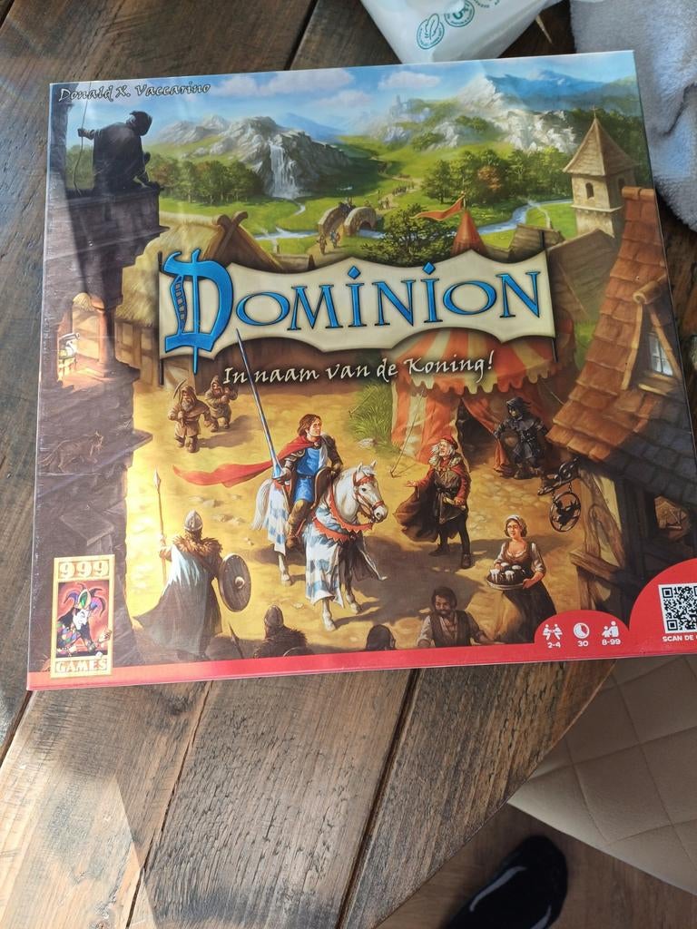 Dominion - In naam van de Koning!, Drie of vier spelers, Ophalen of Verzenden, Zo goed als nieuw, 999 Games