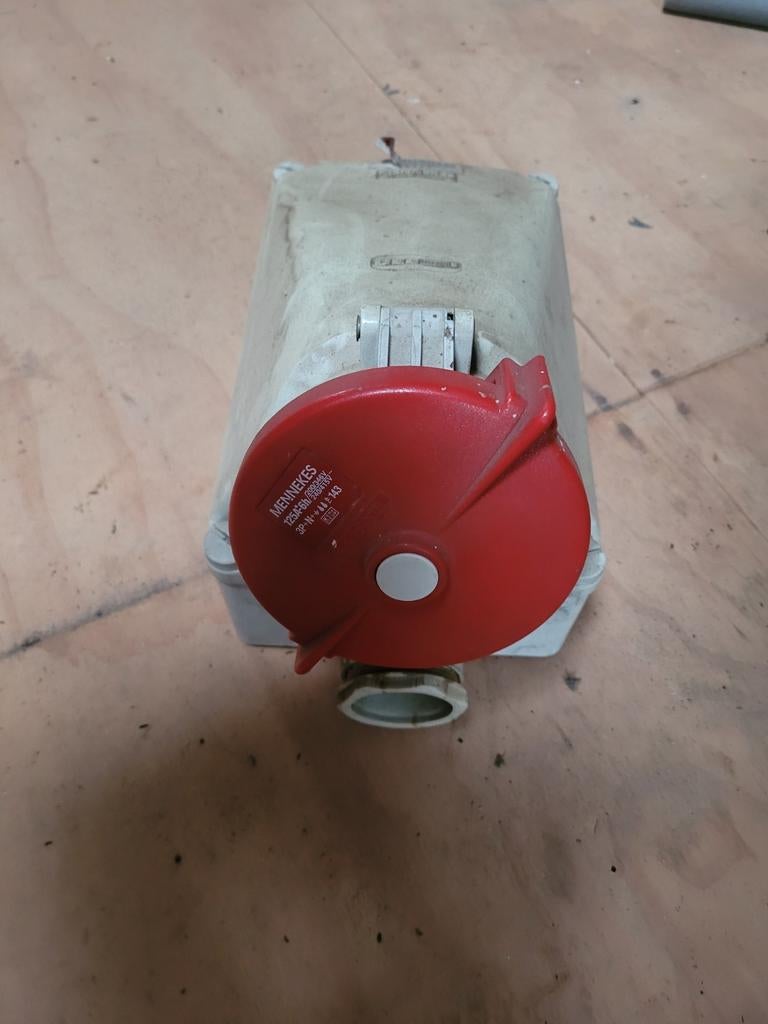 125Ampere wandcontactdoos, Ophalen of Verzenden, Gebruikt, Stopcontact