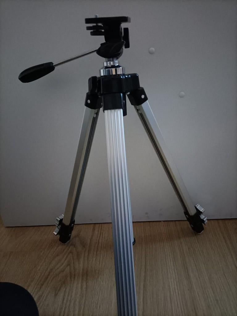 Luxon Tripod aluminium statief voor foto/filmcamera, Audio, Tv en Foto, Fotografie | Statieven en Balhoofden, Zo goed als nieuw