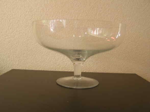 Glazen schaal op voet, Huis en Inrichting, Woonaccessoires | Schalen en Manden, Schaal, Rond, Ophalen of Verzenden, Glas