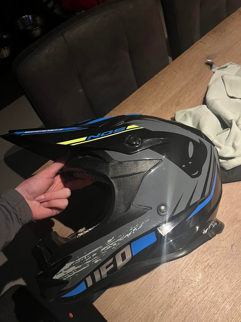 Ufo motorcross helm, Motoren, Ophalen of Verzenden, Tweedehands, Offroadhelm, Overige merken
