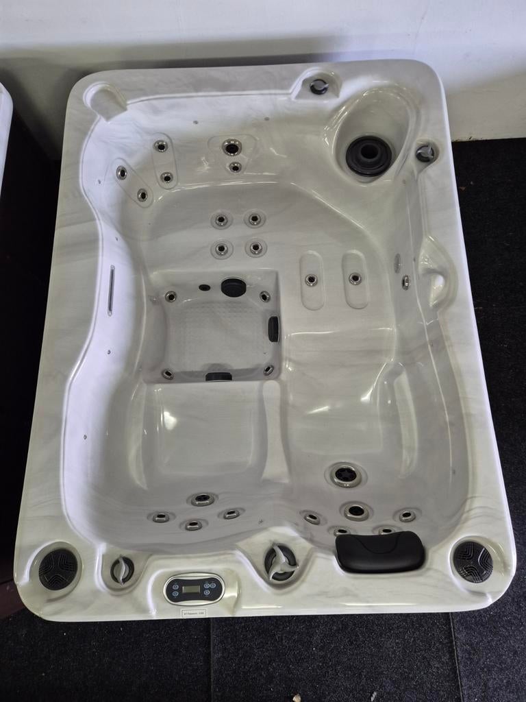 Jacuzzi balboa showroommodel ACTIE, Tuin en Terras, Bubbelbaden en Hottubs, Ophalen, Nieuw, Filter, Vast