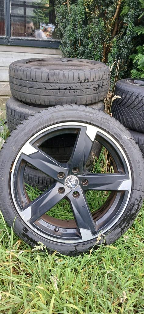 Alfa Romeo 225,45,18 banden en velgen, Ophalen, 18 inch, Banden en Velgen, Zomerbanden