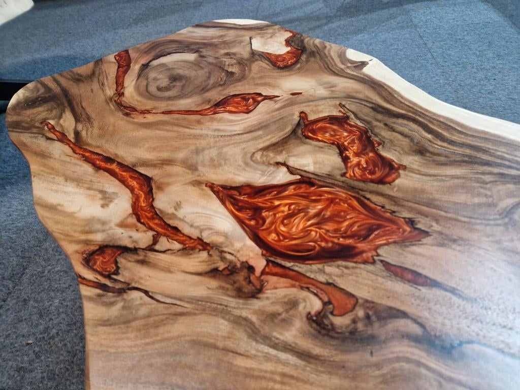 Prachtige suar epoxy salontafel 130x50 cm. Matrix onderstel, Industrieel suar interieur, Info@industrieel-suar-interieur.nl, 100 tot 150 cm