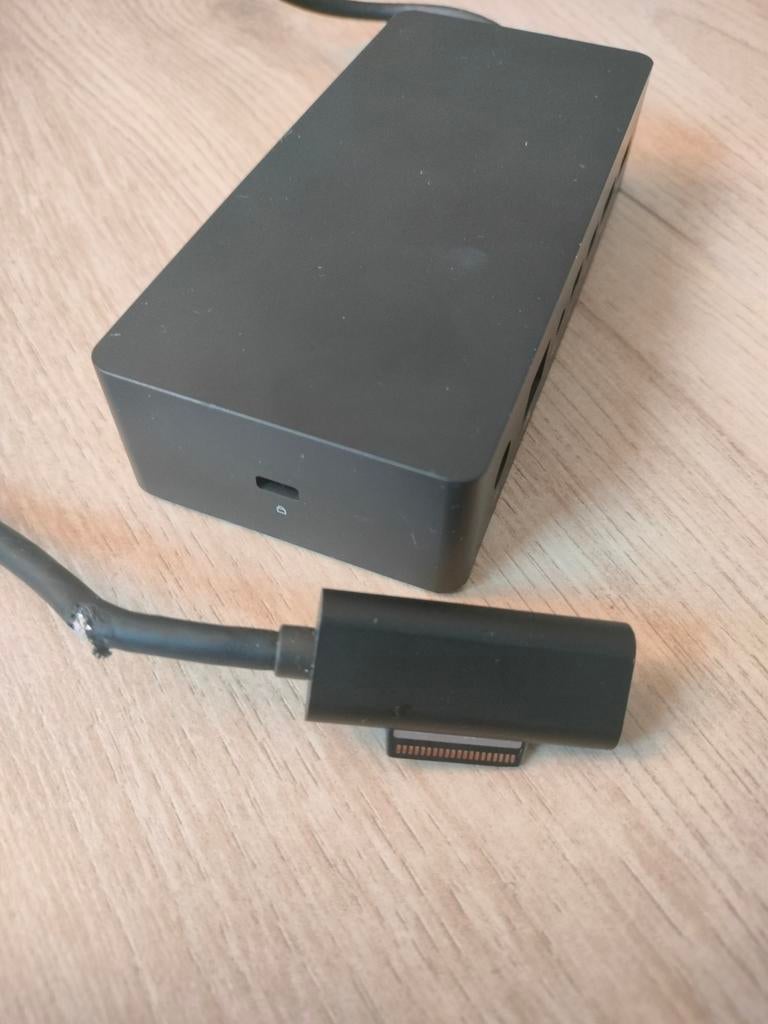 Microsoft Surface Dock (model 1661), Ophalen, Gebruikt
