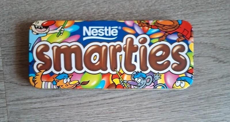 Nestlé smarties metalen etui blauw 19 cm, Verzamelen, Ophalen of Verzenden, Zo goed als nieuw, Overige, Overige merken