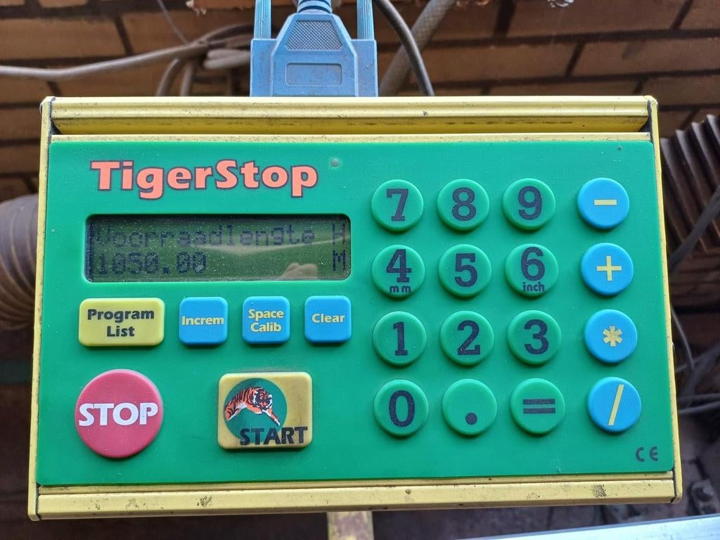 Afkortzaag met TigerStop aanvoerbaan, Ophalen