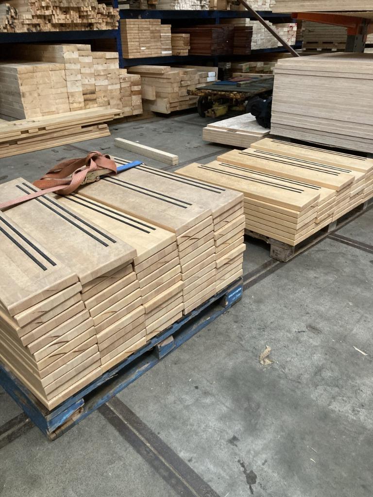 Beuken traptreden gebruikt 104,5&270x23x3,8 €75 ps, Ophalen, Gebruikt, Trap, Minder dan 2 meter