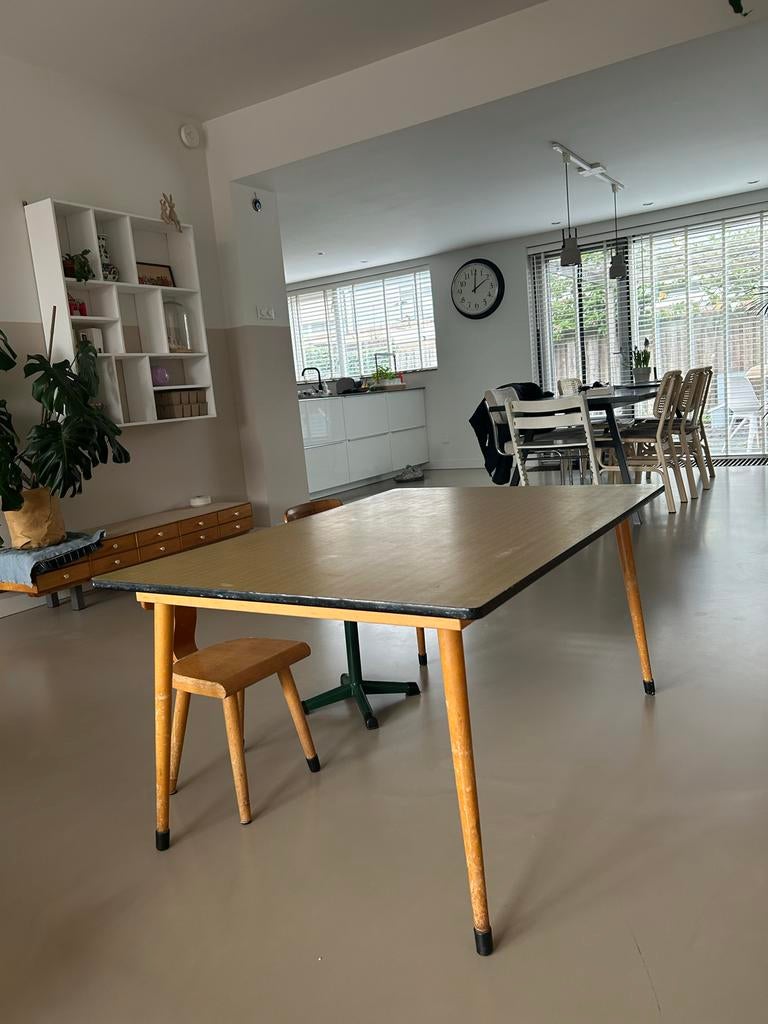 Kleutertafel met 2 stoeltjes, Kinderen en Baby's, Kinderkamer | Tafels en Stoelen, Ophalen, Gebruikt, Tafel(s) en Stoel(en)