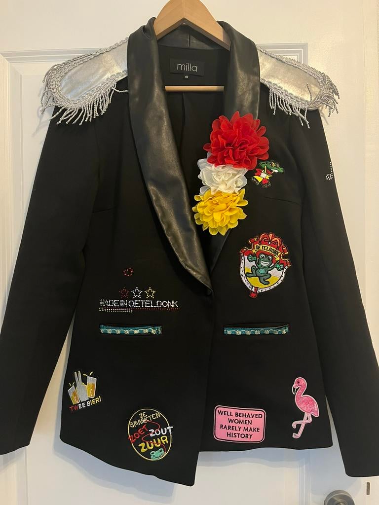 Oeteldonk jasje dames maat 40 valt als 38 jas oeteldonks, Kleding | Dames, Carnavalskleding en Feestkleding, Ophalen, Gedragen