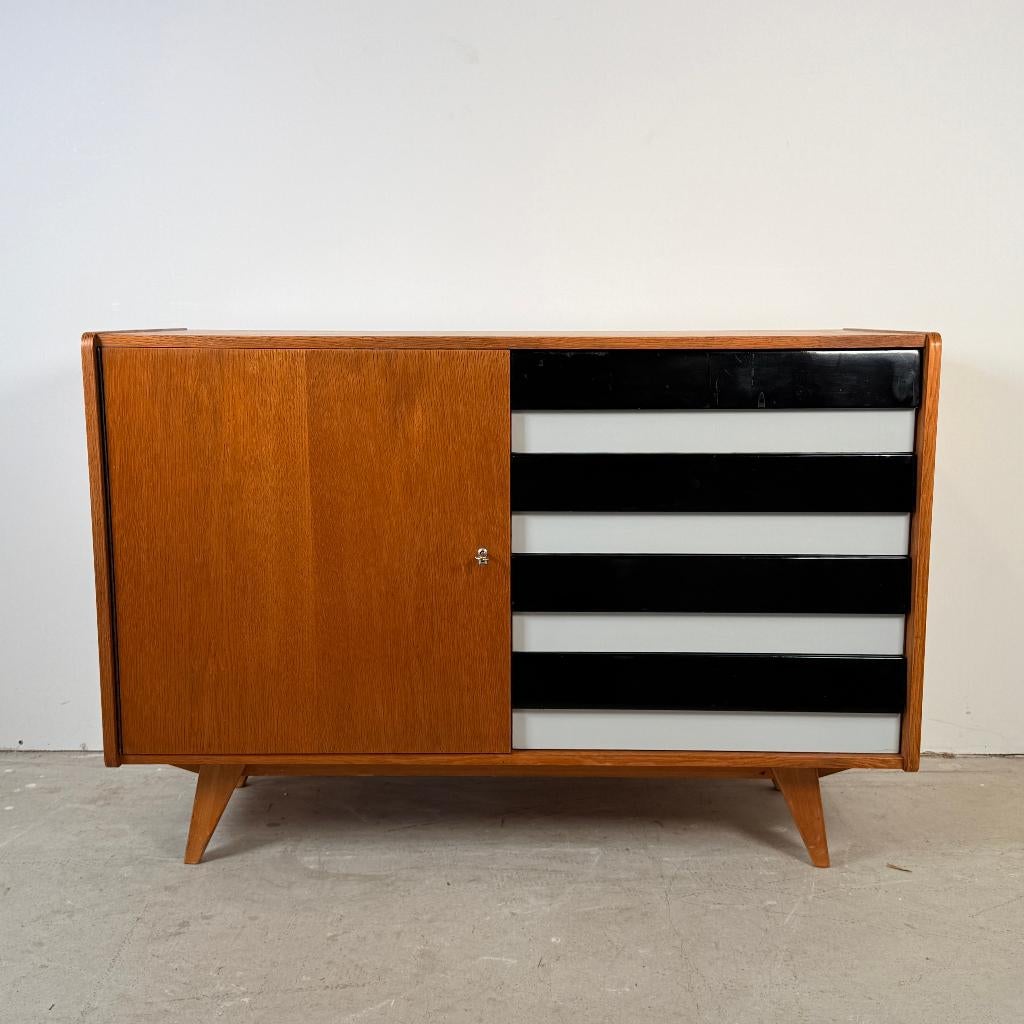 Sideboard U458 by Jiří Jiroutek, zwart met witte lades, Ophalen of Verzenden, Zo goed als nieuw, 25 tot 50 cm, Met deur(en)