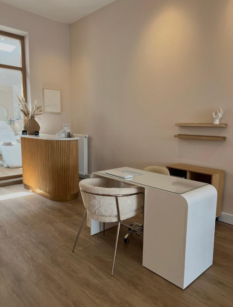 Nagelstyliste plek te huur – A-locatie Amsterdam –, Diensten en Vakmensen