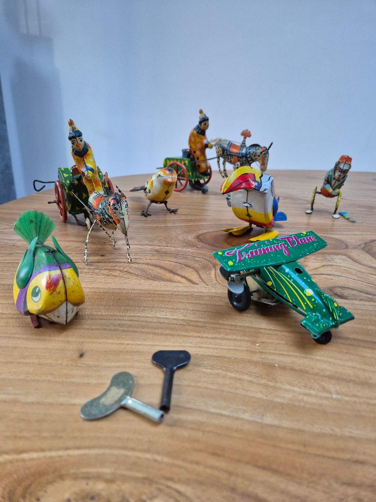 antiek mechanisch speelgoed, Ophalen