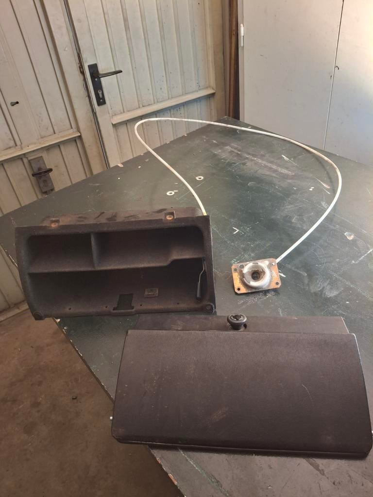 Handschoenenkastje met klep en bediening motorkap  VW Kever, Gebruikt, Volkswagen, Ophalen of Verzenden, Nvt