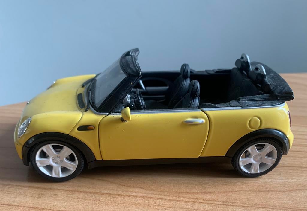 Gele Welly Mini Cooper S cabrio modelauto, Hobby en Vrije tijd, Ophalen of Verzenden, Zo goed als nieuw, Auto, Welly