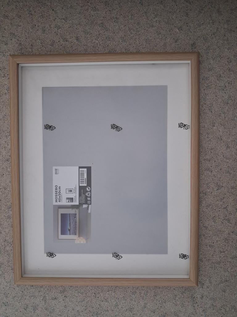 Fotolijst  40 x 50 cm. Heel lichtbruin. Merk Mosebo van Ikea, Ophalen, Nieuw
