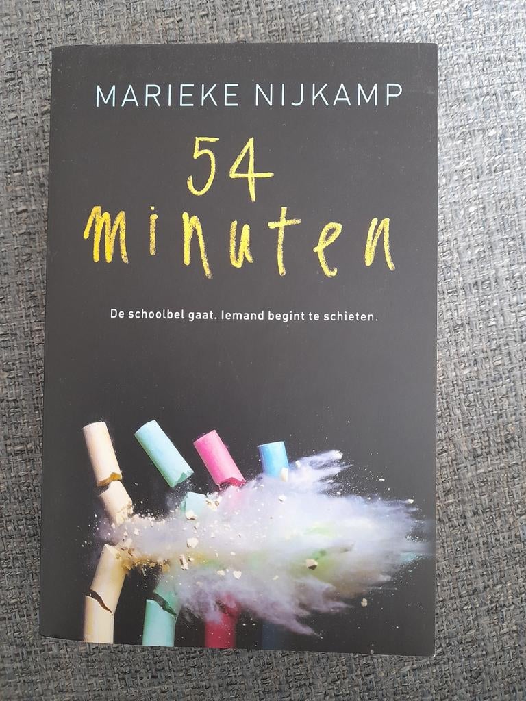 54 Minuten - Marieke Nijkamp - Spannend Jeugdboek, Boeken, Ophalen of Verzenden, Zo goed als nieuw, Marieke Nijkamp, Fictie