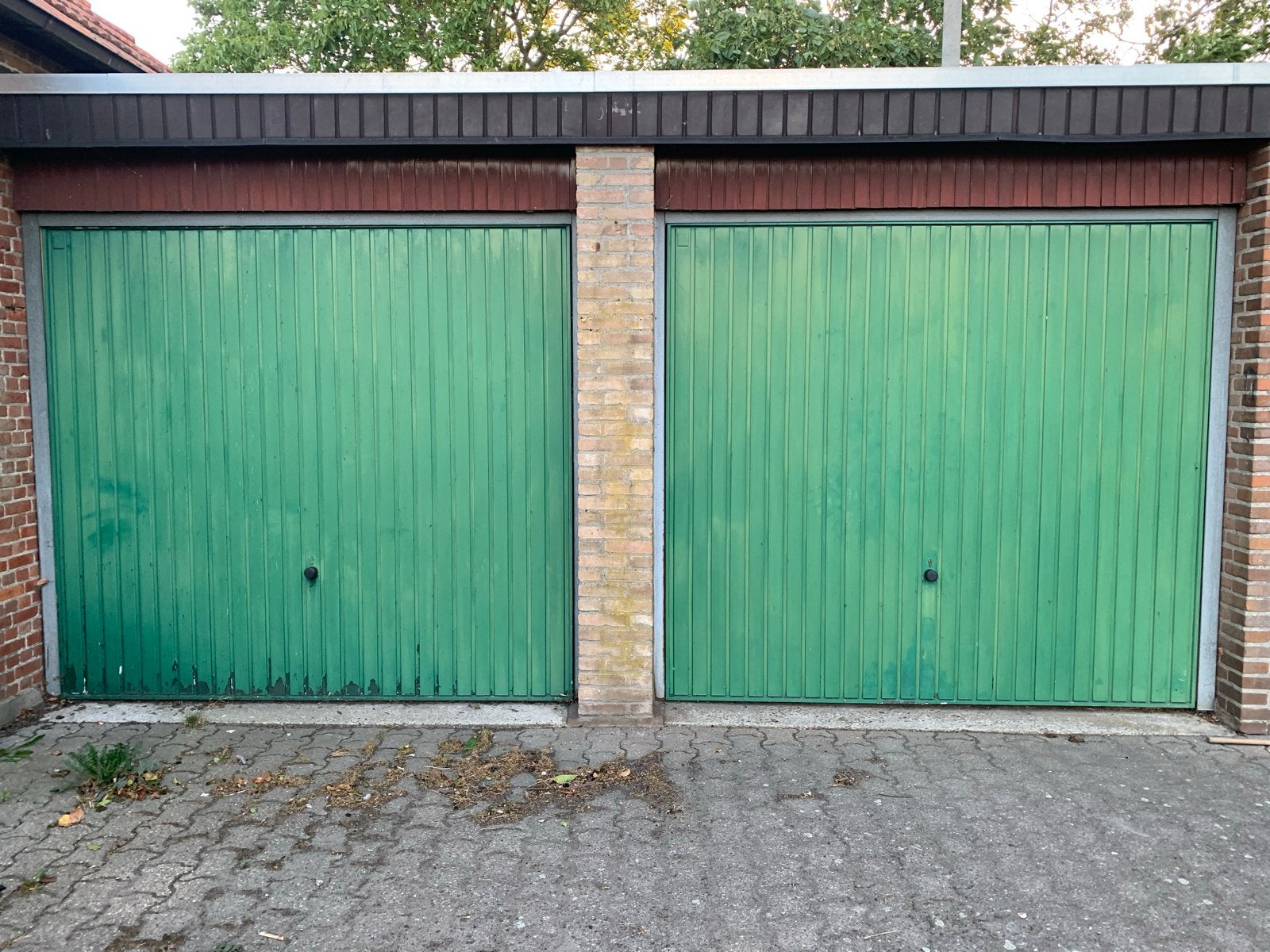 2 garagedeuren, Doe-het-zelf en Verbouw, Deuren en Horren, Ophalen, Gebruikt, Garagedeur, Metaal