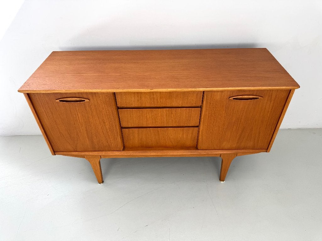 Vintage dressoir Jentique., 150 tot 200 cm, Teakhout, Ophalen of Verzenden, Zo goed als nieuw