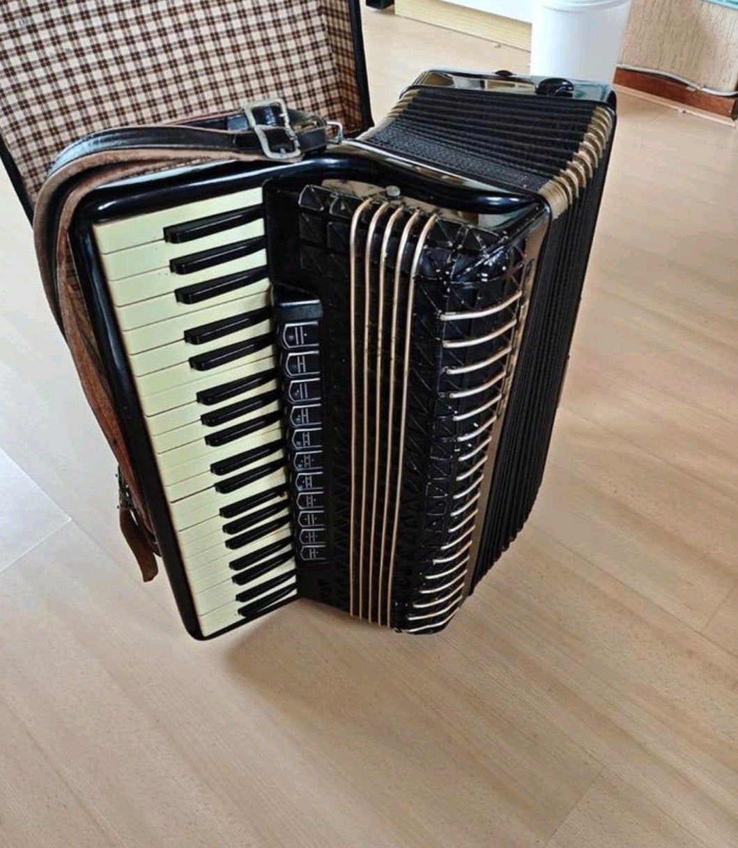 Hohner Atlantic IV Accordeon - Opknapper, Muziek en Instrumenten, Accordeons, Ophalen, Gebruikt, Toetsaccordeon, Met koffer