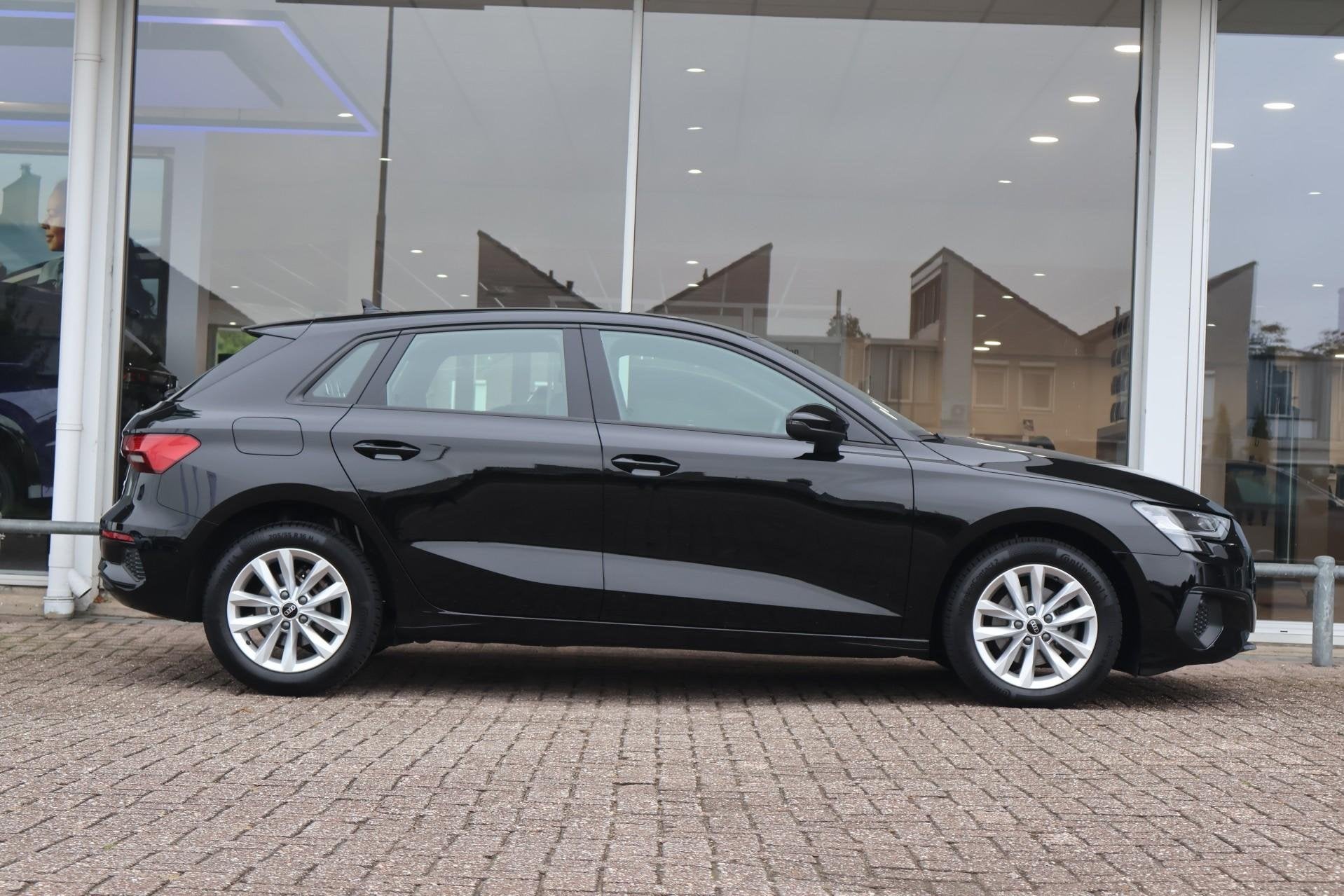 Audi A3 Sportback 30 TFSI 110pk S-tronic Attitude | Cruise C, 12 maanden, Stof, Gebruikt, Zwart