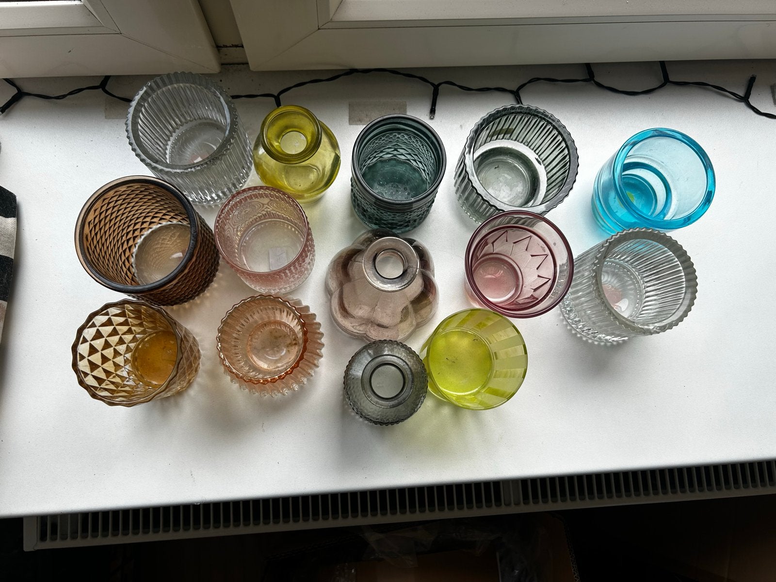 Set van 15 diverse glazen theelichthouders/vazen, Ophalen