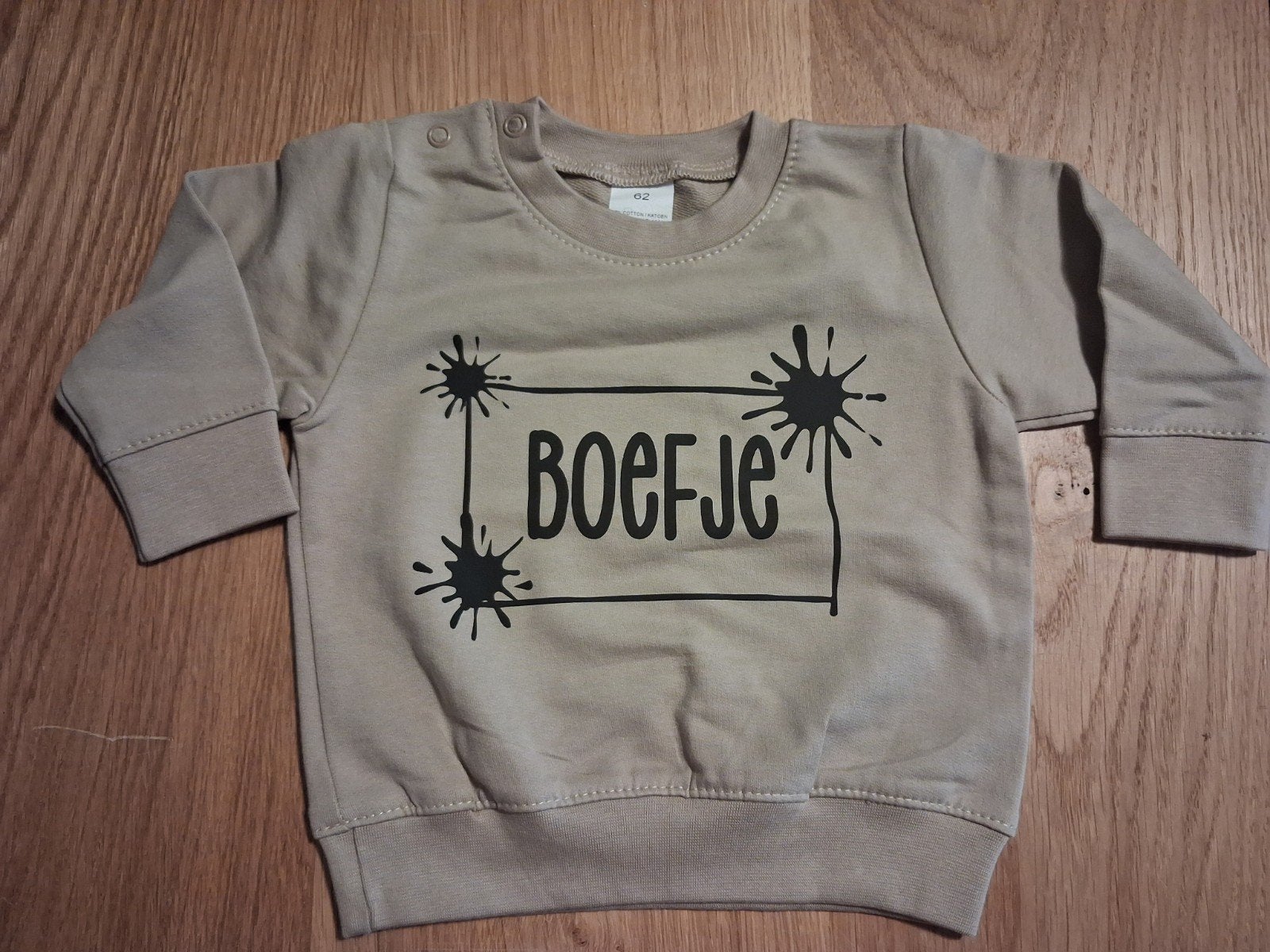 Sweater met tekst 'boefje', Ophalen of Verzenden, Nieuw, Jongetje of Meisje, Truitje of Vestje