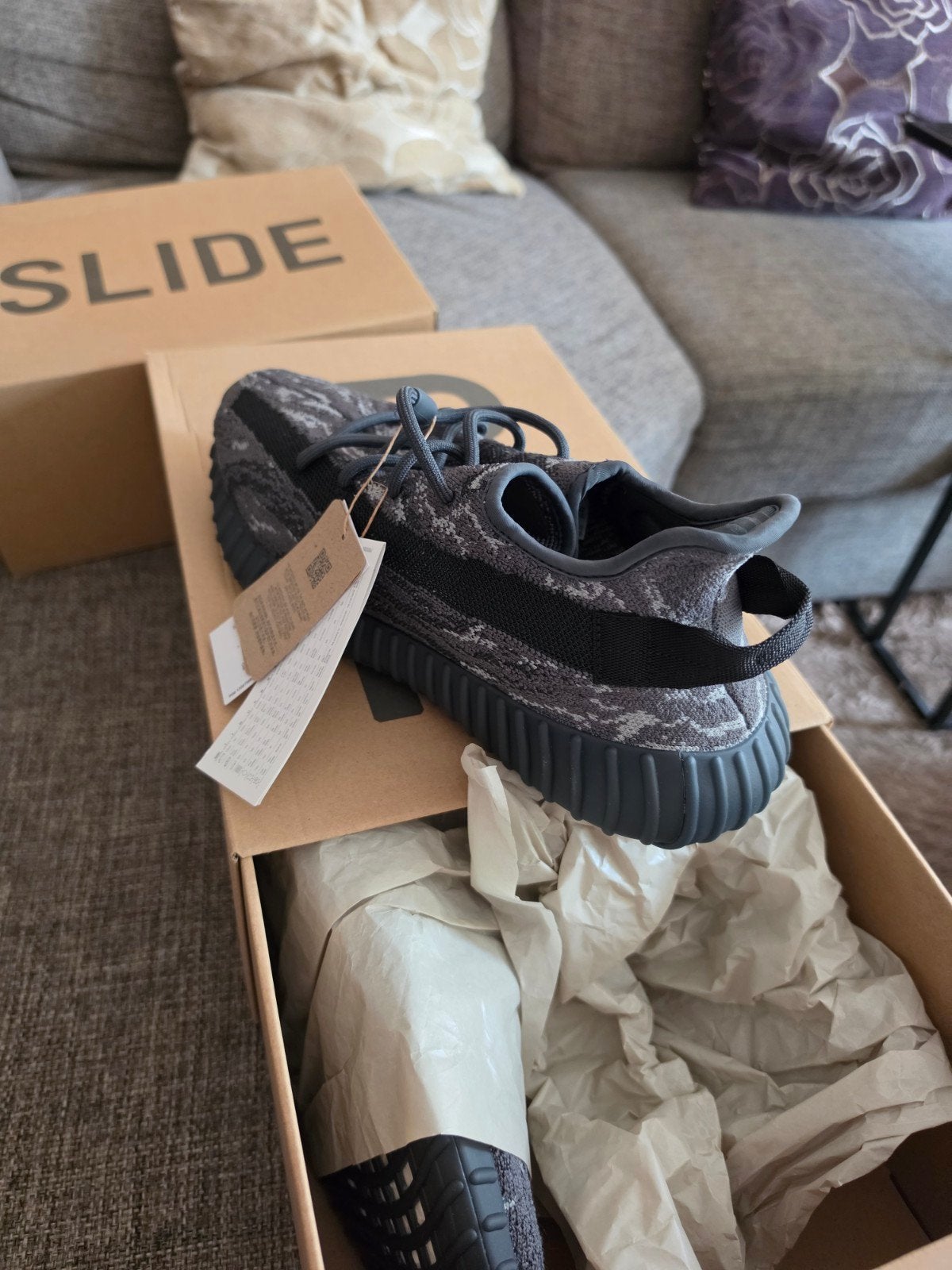 yeezy boost 350 v2 dark salt maat 44, Ophalen, Overige kleuren, Nieuw, Sneakers of Gympen