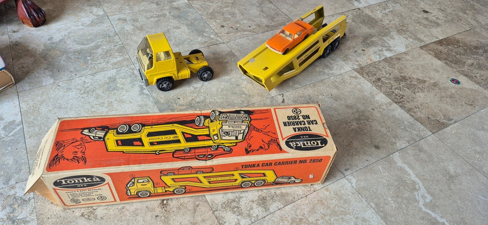 Vintage Tonka Car Carrier No. 2850 met auto, Kinderen en Baby's, Speelgoed | Speelgoedvoertuigen, Ophalen, Gebruikt