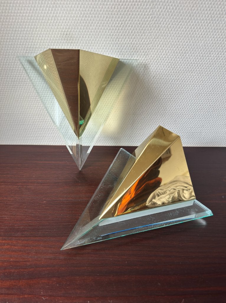 2 Vintage 80s Wandlampen, Driehoek Messing en Acryl, Lampen, Ophalen of Verzenden, Gebruikt, Metaal, Goud